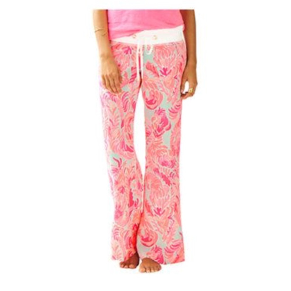 Lilly Pulitzer The beach pant in “Love Birds”